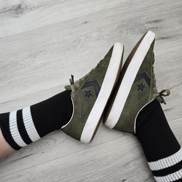 Converse | One Star olive green suede sporty low-top sneakers | WMS 6 - Picture 9 of 12